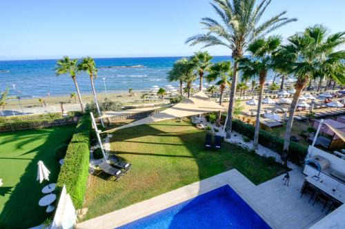 Villa Goldfish - 5BR Beachfront Luxury with Pool & Jacuzzi