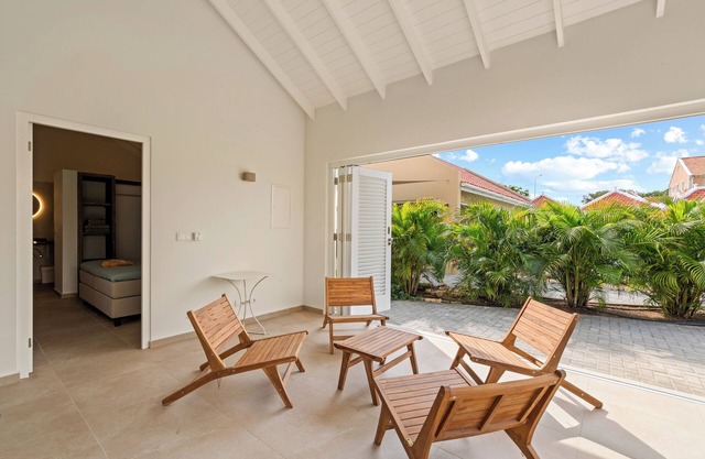 Villa Grandi Blenchi, stylish townhouse, spacious pool, Otrobanda