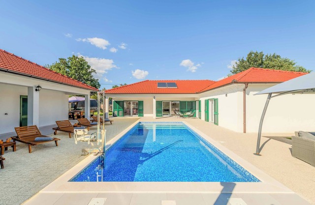 Villa Great Escape - Three Bedroom Villa, Sleeps 8