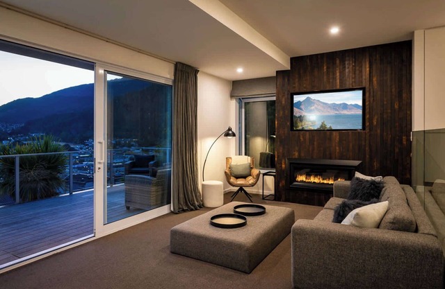 Villa Habeke | Lake Views, Gas Fire, A/C, BBQ