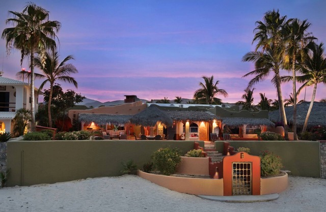 Villa Hacienda del MarnnOn the Beach, Infinity Pool & Spa, Priv Pickleball Court