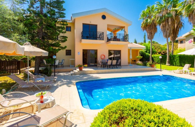Villa Halima Alexandros: Large Private Pool, Walk to Beach, Sea Views, A/C, WiFi