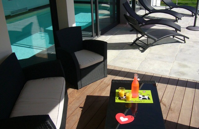 VILLA HELENA * INDOOR SWIMMING POOL 400 M FROM BRITTANY SOUTH BEACHES