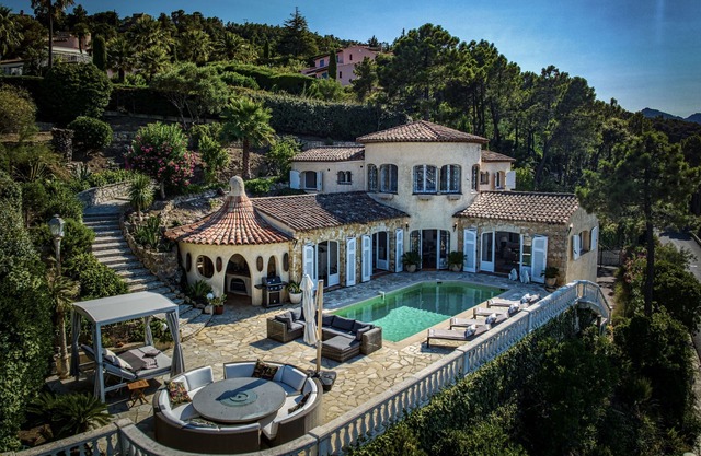 Villa in fabulous THEOULE SUR MER with Stunning Sea views and The Bay of Cannes