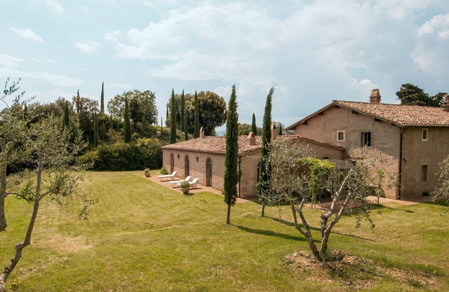 Villa in Montalcino with 6 bedrooms sleeps 12