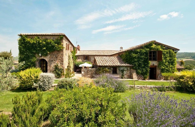 Villa in Montalcino with 5 bedrooms sleeps 10