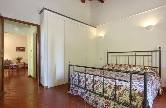Villa in Montelopio with 6 bedrooms sleeps 12
