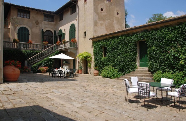 Villa in Montelopio with 5 bedrooms sleeps 9