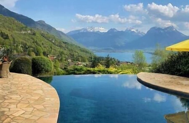 Villa Infinity, 9p