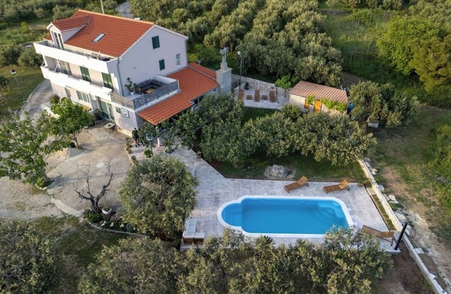 Villa Kucine Olives Garden