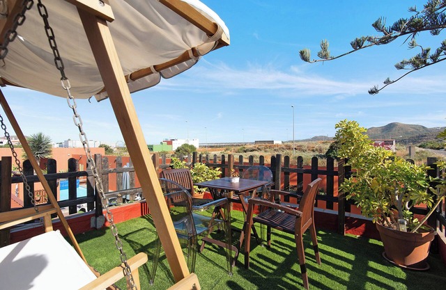 Villa "La Casita de Vals" with mountain views, pool, garden, air conditioning and Wi-Fi