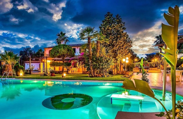 Villa La Vinya Gran with Mountain View, Sauna, Pool, Jacuzzi, Wi-Fi, A/C, Terraces & Tennis Court