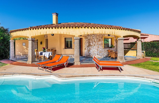 Villa 'Levante' with Private Pool, Wi-Fi and Air Conditioning