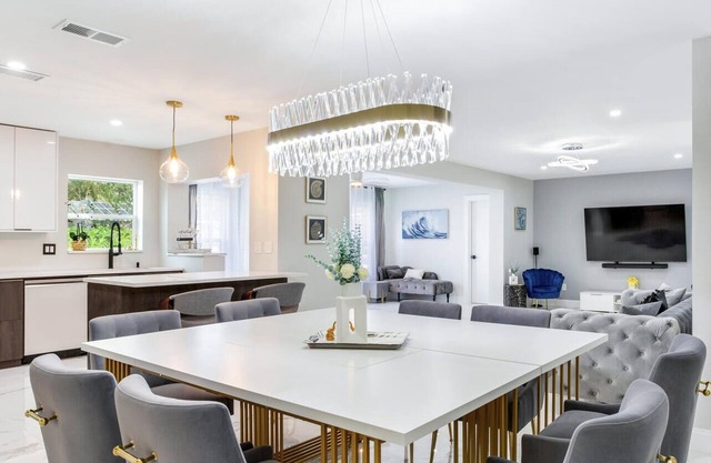 Villa Luxe ~ heated saltwater pool ~near famous beaches