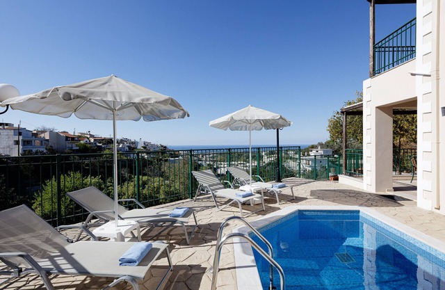 Villa Mahin Luxury Villa, Private Pool, Sea View, Close to Rethymno