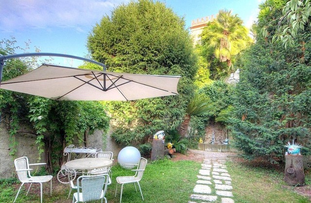 Villa Malvina G: A welcoming apartment that is part of an ancient historic building, with Free WI-FI.