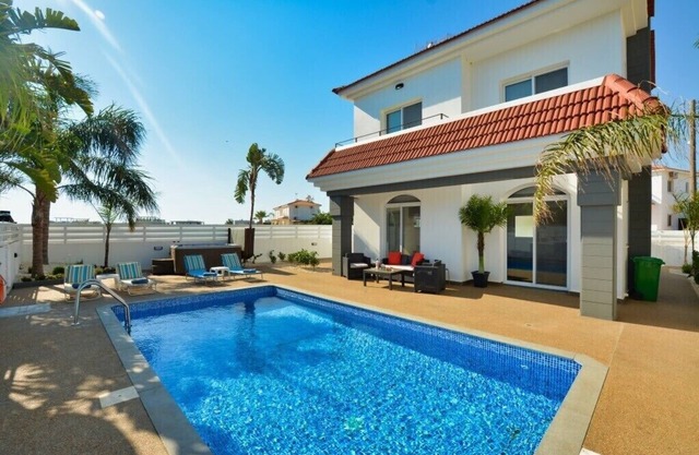 Villa Mario - just 2 min walk from Kapparis, Firemans Beach