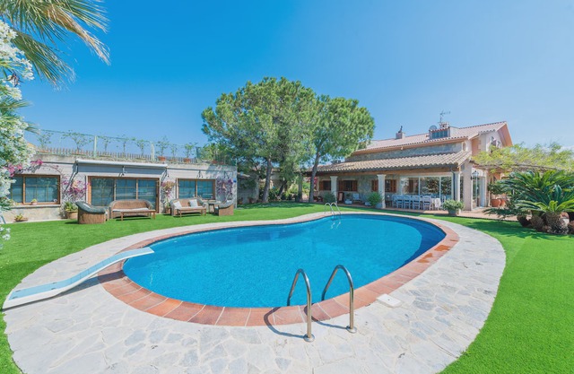 Villa Marjals - Five Bedroom Villa, Sleeps 10