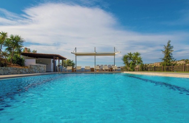 Villa Mathea - Spacious Villa and Annex with Privacy and Large Swimming Pool