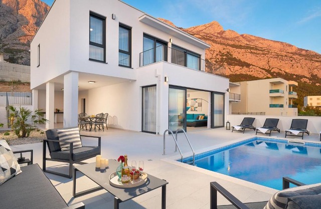 Villa Maxima with heated pool - Makarska Veliko Brdo