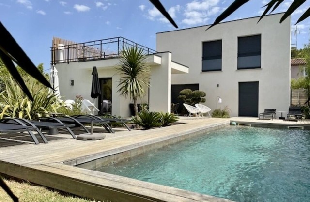 Villa Moderne - 6P - heated pool from May to Sept - near the port of Le Brusc