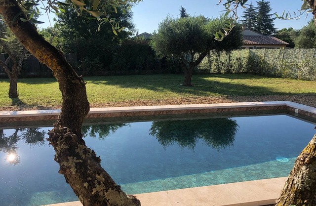 VILLA NEUVE STANDING piscine, climatisée aux portes d 'Uzès, Pont du Gard 5 min