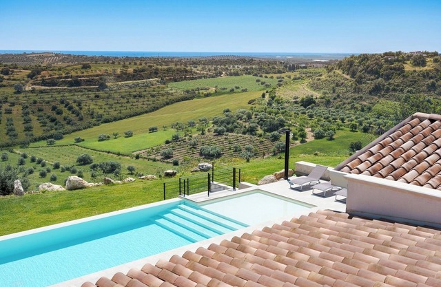 Villa Nivura, Elegance Amid Olive Groves