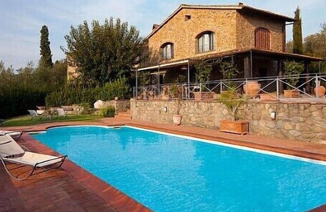 Villa Pagliara: A characteristic and welcoming three-story villa in the characteristic style of the Tuscan countryside, with Free WI-FI.