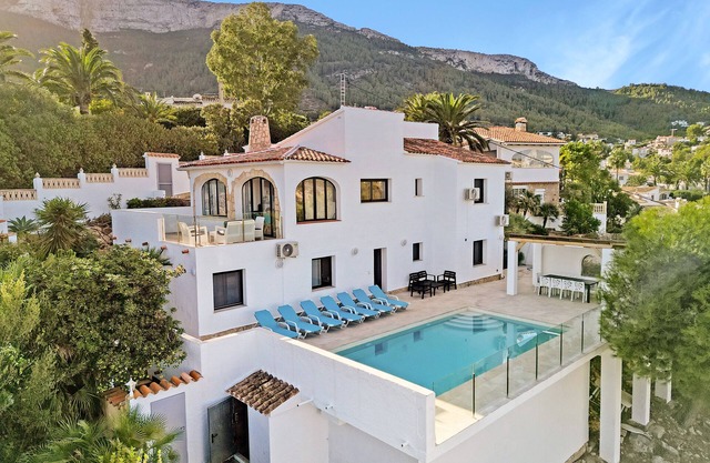 Villa 'Papagayo' with Private Pool, Wi-Fi and Air Conditioning