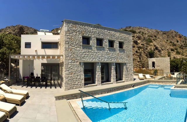 Villa Passithea , 3 bedroom villa plus studio with private heated pool