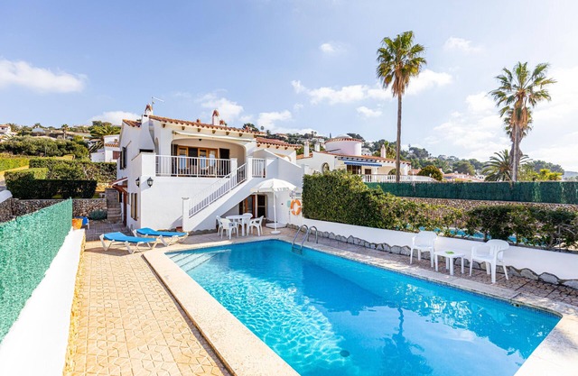 Villa PONENT, Son Bou, 8 pax, AC, private pool and wifi