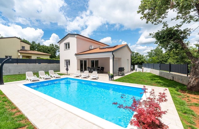 Villa Putina with private pool and garden