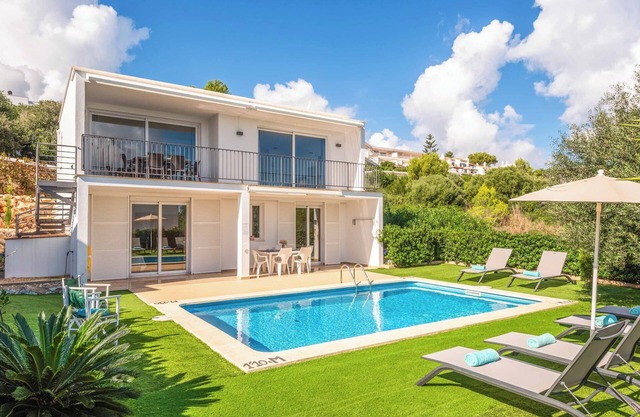 Villa Rachel - Three Bedroom Villa, Sleeps 6