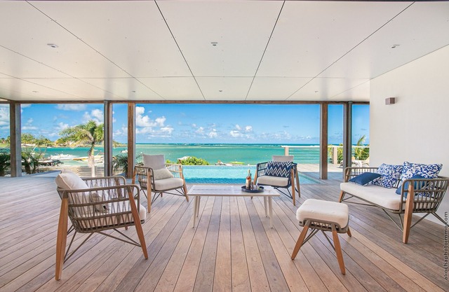 Villa Raymaude, a charming waterfront villa