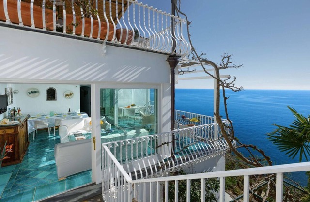VILLA ROMANCE IN POSITANO
