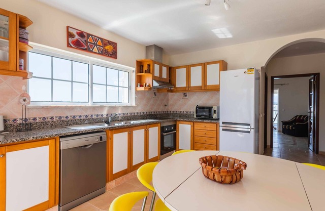 Villa Santos by Gabi Miguel