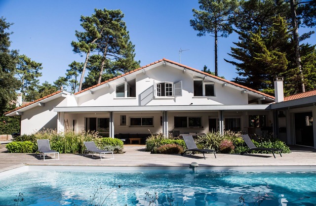 VILLA SECRETE 16 pers+ plage des estagnots and lac d'hossegor within walking distance