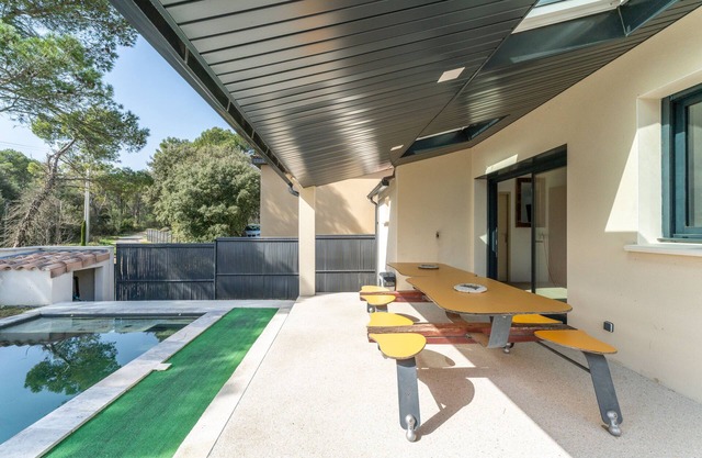 Villa 'Sérénity 10 Pers Maxi' with WIFI, private pool, private terrace and air conditioning