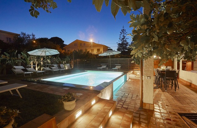Villa Sicily Pool & Beach, private pool a few steps from the beach and the sea