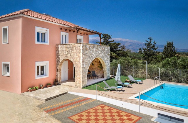 Villa Silvia maisonette with private pool by the host ®