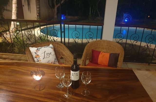 Villa - Sleeps 7 - Pets Ok - Pool - Parking