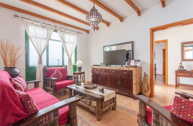 Villa Sol y Mar: Large Heated Private Pool, Sea Views, WiFi