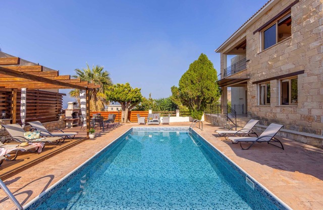 Villa Stella Argaka - Three Bedroom Villa, Sleeps 6