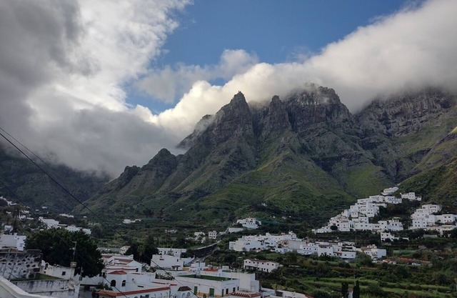 Villa Tamadaba Rural Home + Good WiFi, Pet Friendly, 5-min Drive to Beach