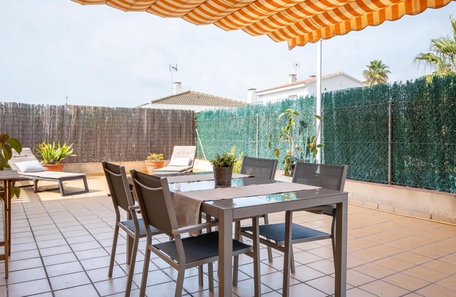 Villa Torredembarra, 4 bedrooms, 7 persons