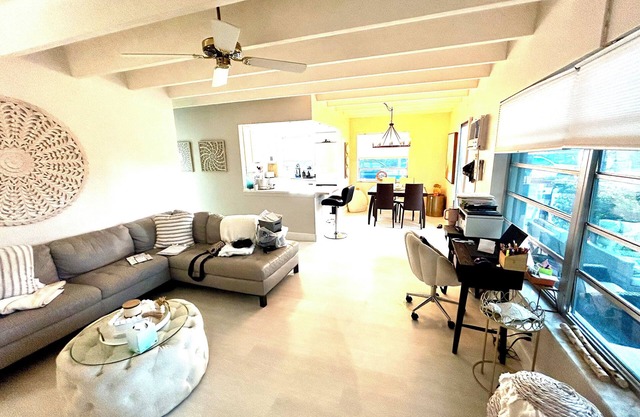 Villa Trento - Charming beach inspired condo with close proximity to the beach !