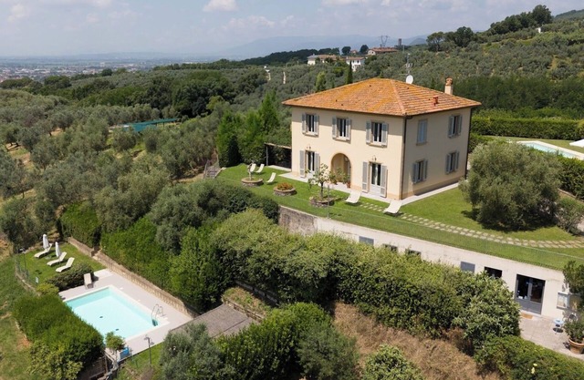 Villa Uliveta in Lamporecchio , Toscana