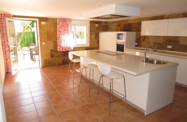Villa Vicky PENISCOLA. semi-detached house SEA VIEWS, pool, wifi