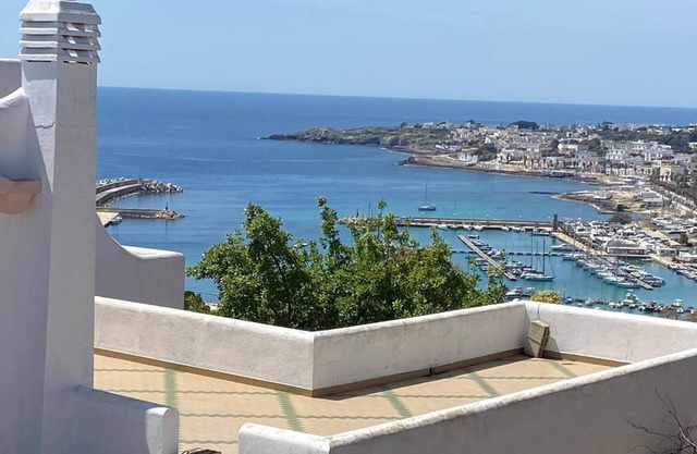 Villa 'Villetta Guardiano Del Faro' with Sea View, Private Pool and Air Conditioning