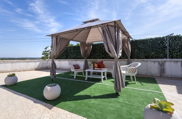 Villa 'Villetta Nel Verde' with Private Terrace, Wi-Fi and Air Conditioning